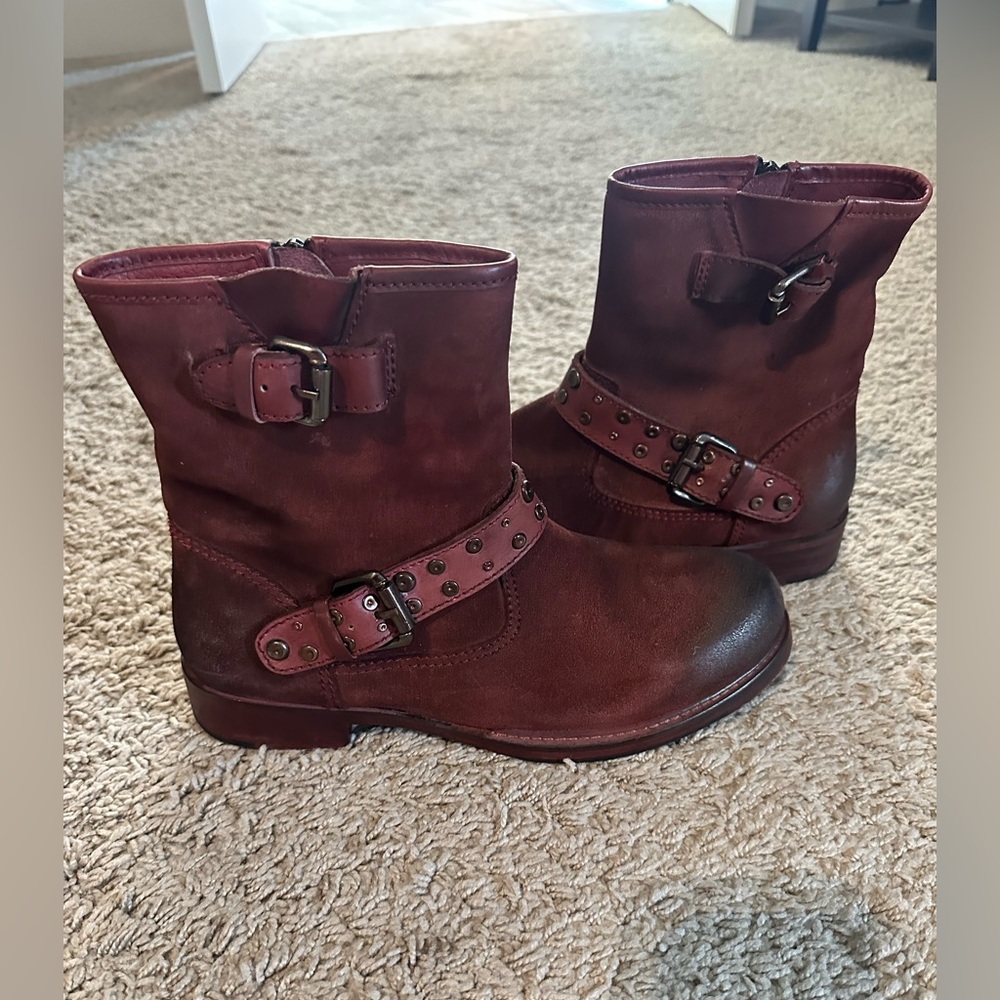 Women’s Burgundy Studded Buckle Boots Sz 9 Ankle  Vintage Foundry Co Distressed